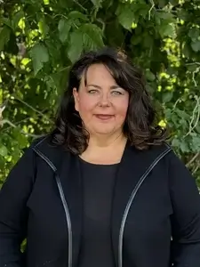 Traci Headshot